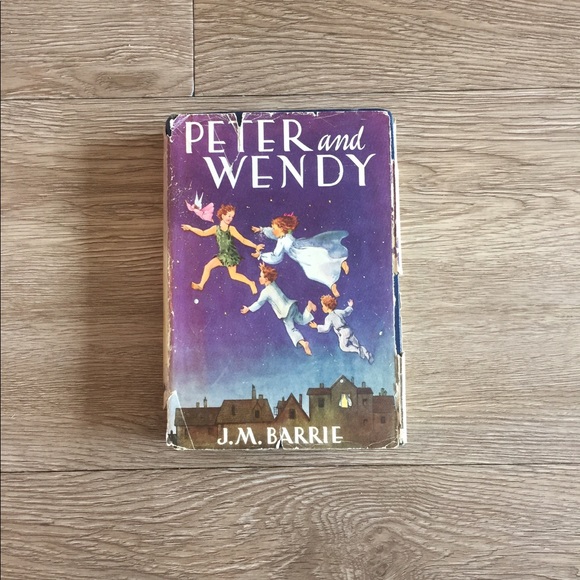 1911 Peter and Wendy, J.M. Barrie - Picture 1 of 15